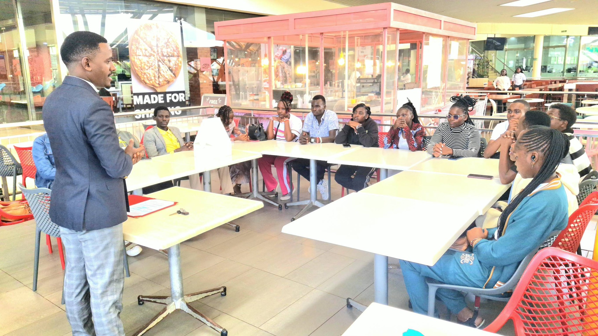 Stephen leading a Mindhub mentorship roundtable